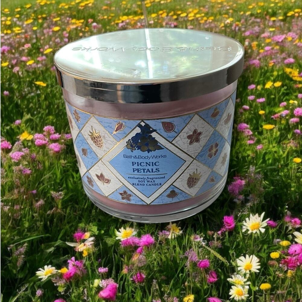 Bath & Body Works Picnic Petals Candle 3 Wick Freesia Raspberry Jasmine 14.5 oz